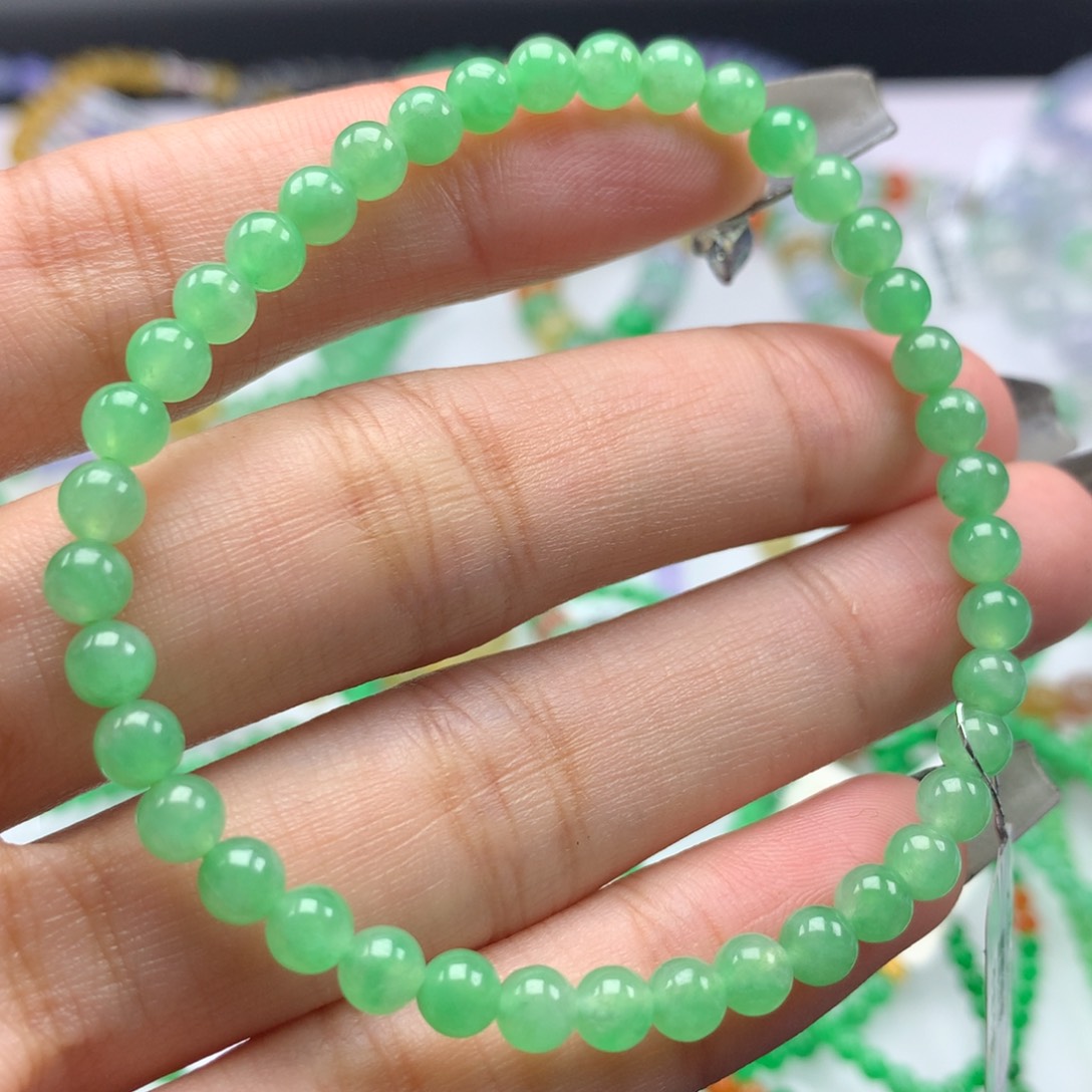 翡翠手链未镶嵌卡