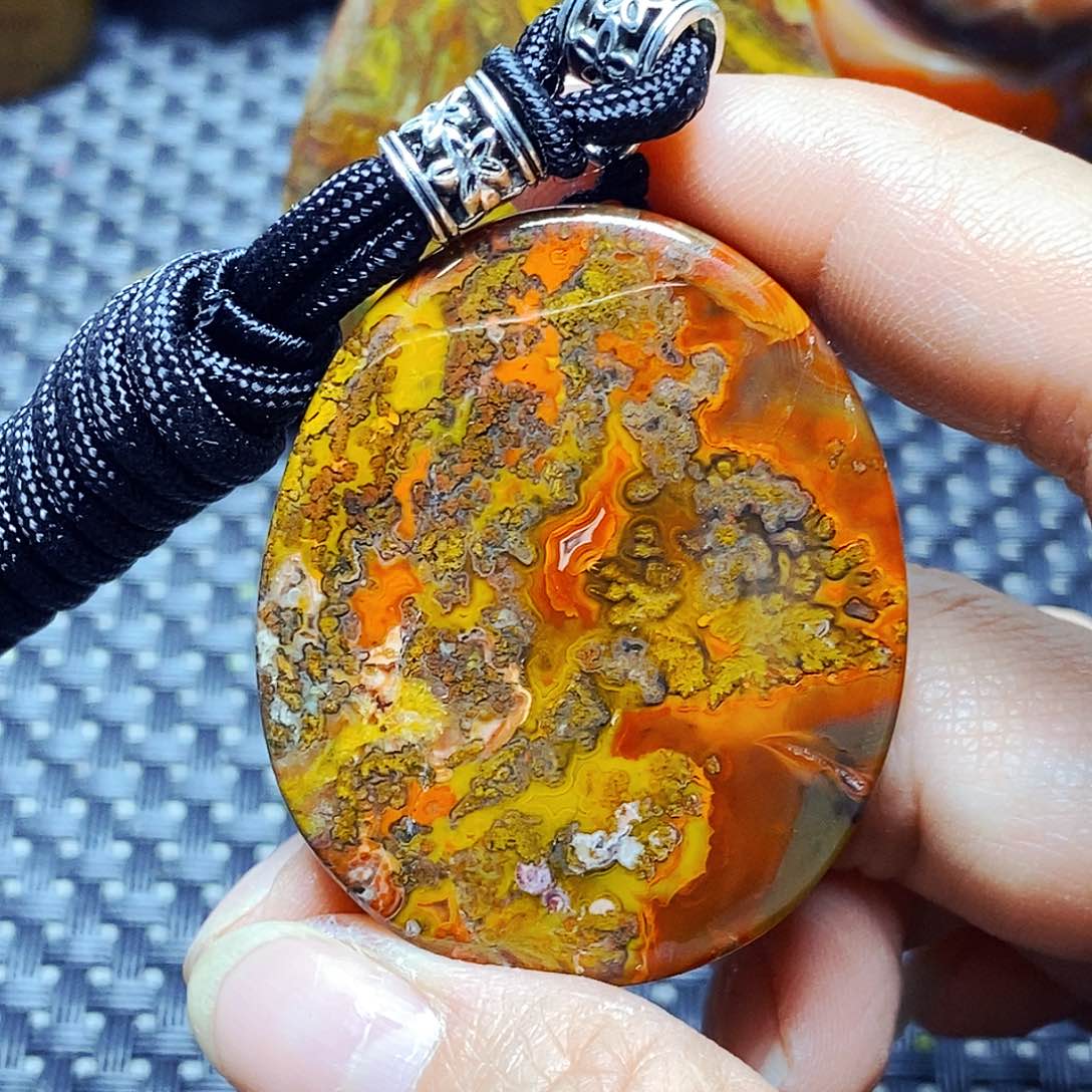 未镶嵌颈饰玛瑙/玉髓知*