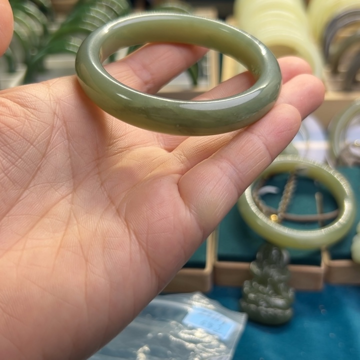和田玉手镯未镶嵌55.2圈围0667