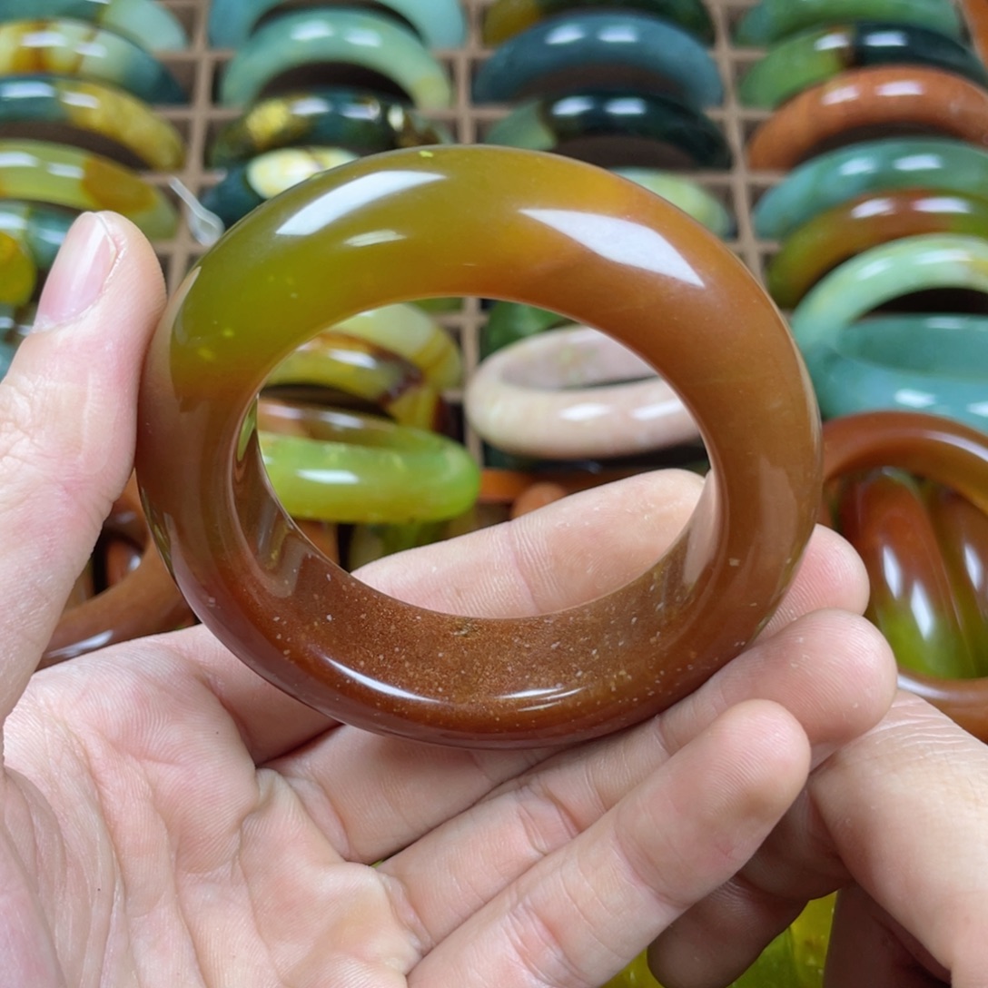 L***y蛇纹石玉未镶嵌手镯