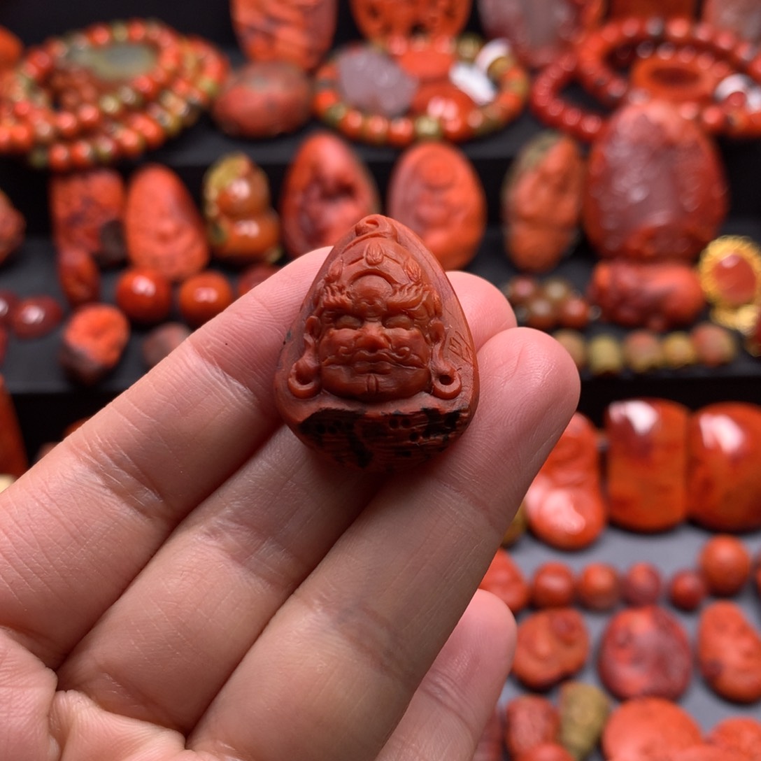 南红玛瑙吊坠未镶嵌