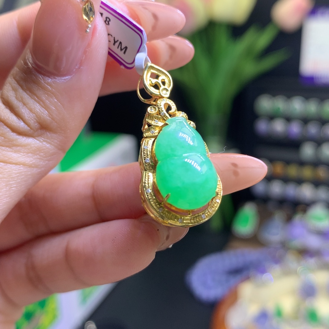 翡翠颈饰18K金镶嵌天然