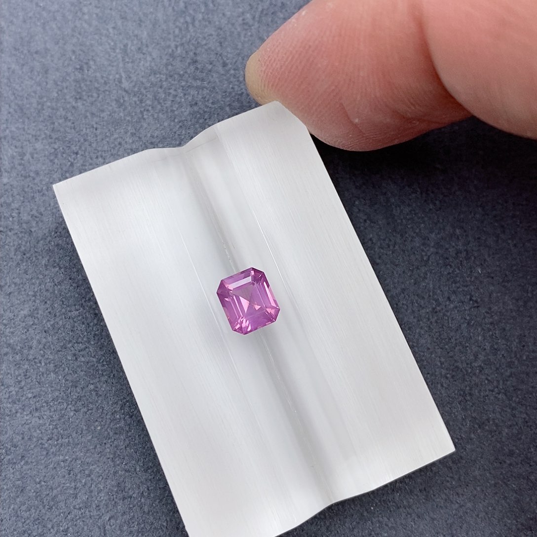 尖晶石裸石未镶嵌1.07ct 马亨盖