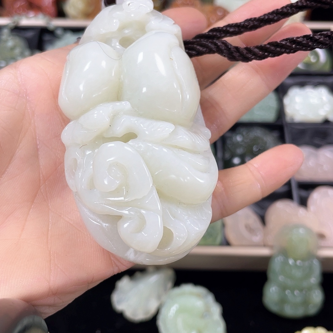 蛇纹石玉颈饰未镶嵌