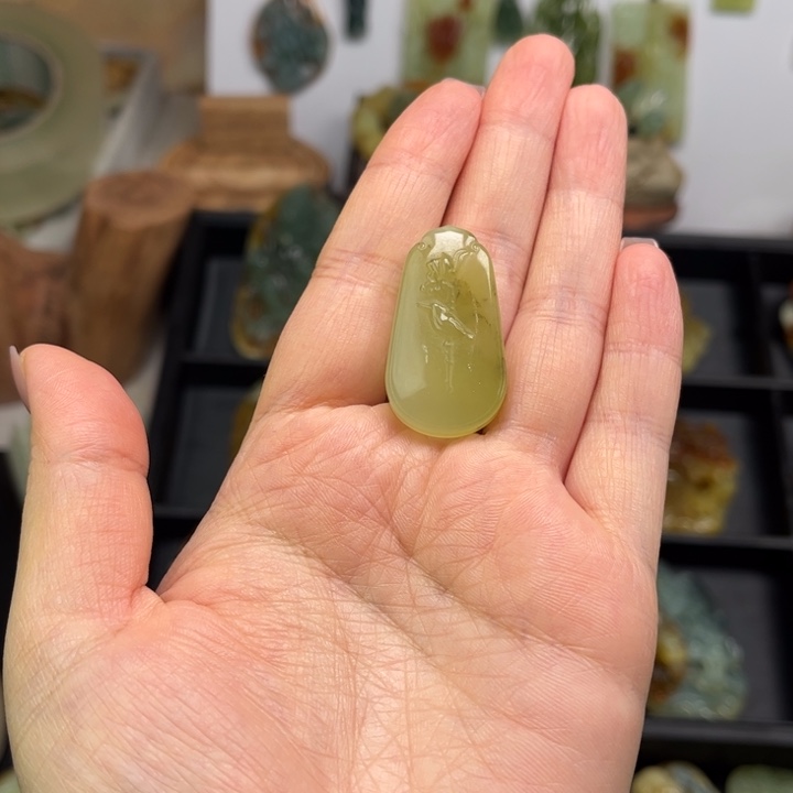 蛇纹石玉未镶嵌颈饰