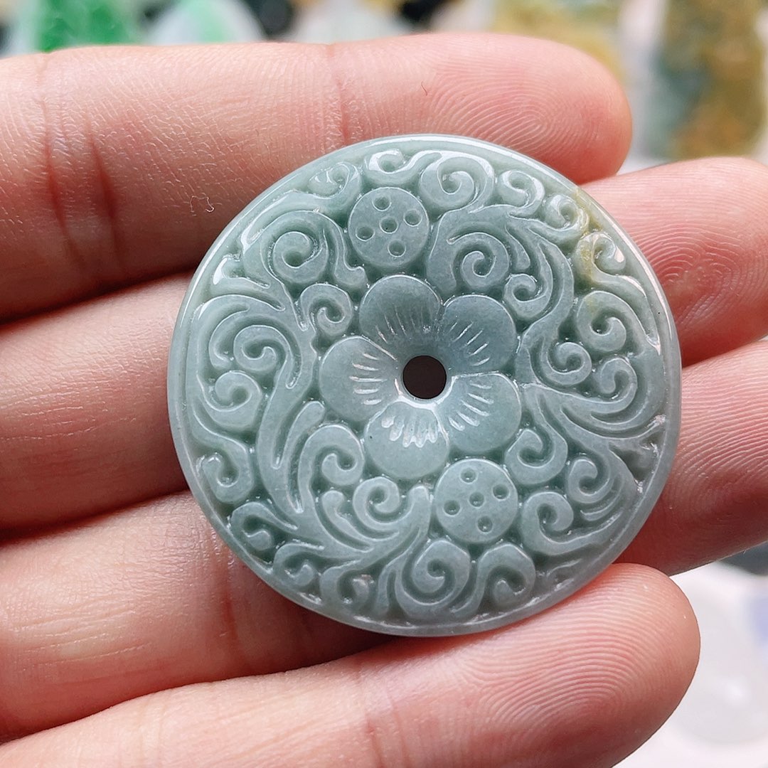 翡翠颈饰未镶嵌扣子