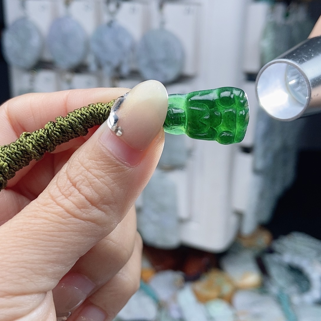 翡翠颈饰未镶嵌翡翠