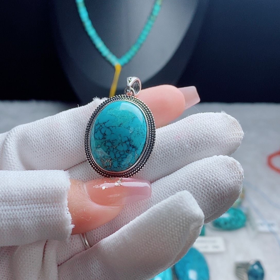 绿松石未镶嵌颈饰