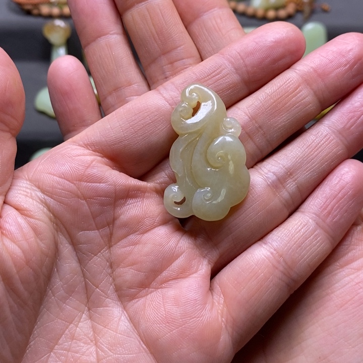 麦***穗和田玉未镶嵌颈饰