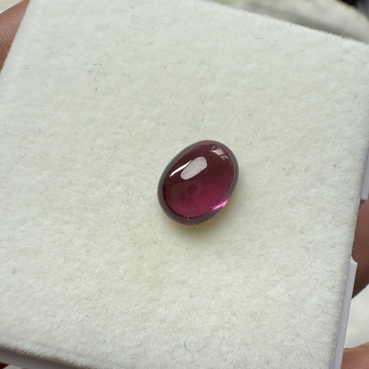 抢购价素面超闪荧光感满火彩镁铝石榴石9.8×7.3毫米