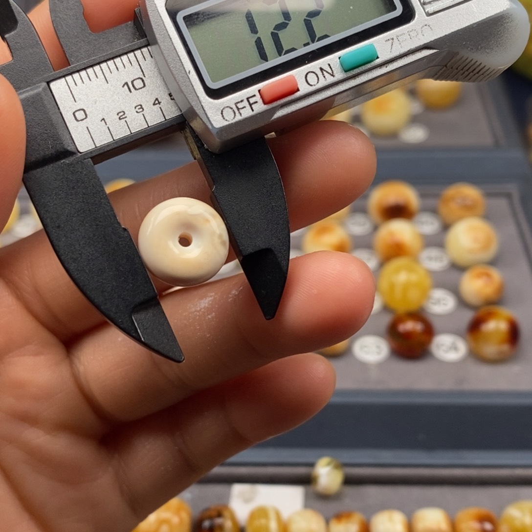 蜜蜡珠宝奇石未镶嵌