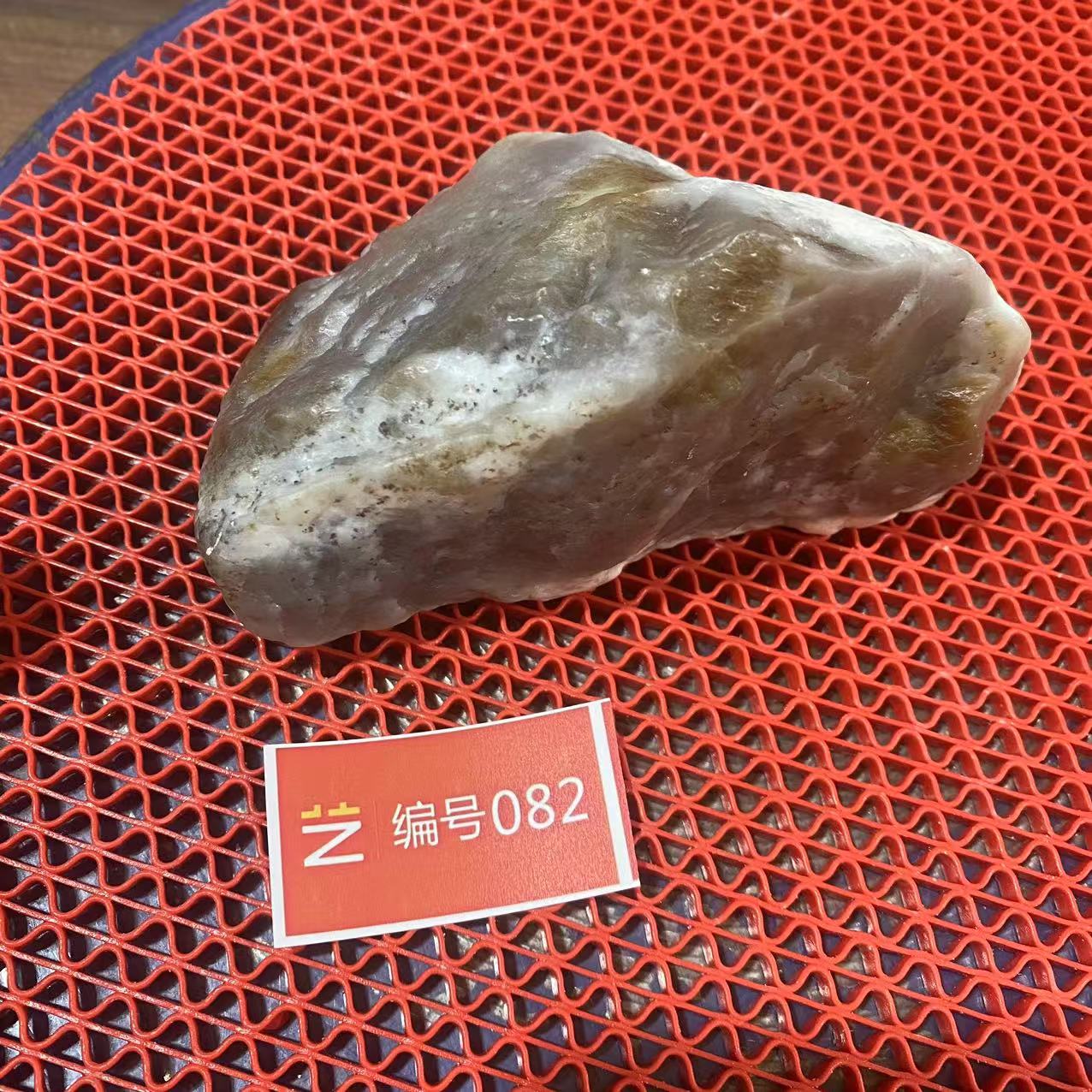 新疆玉料原石发一件编号082