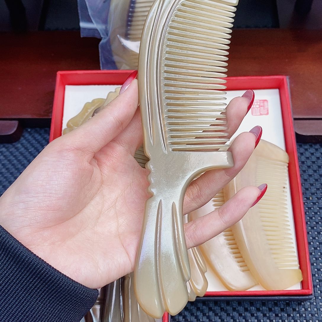 纯手工制作纯牛角梳子