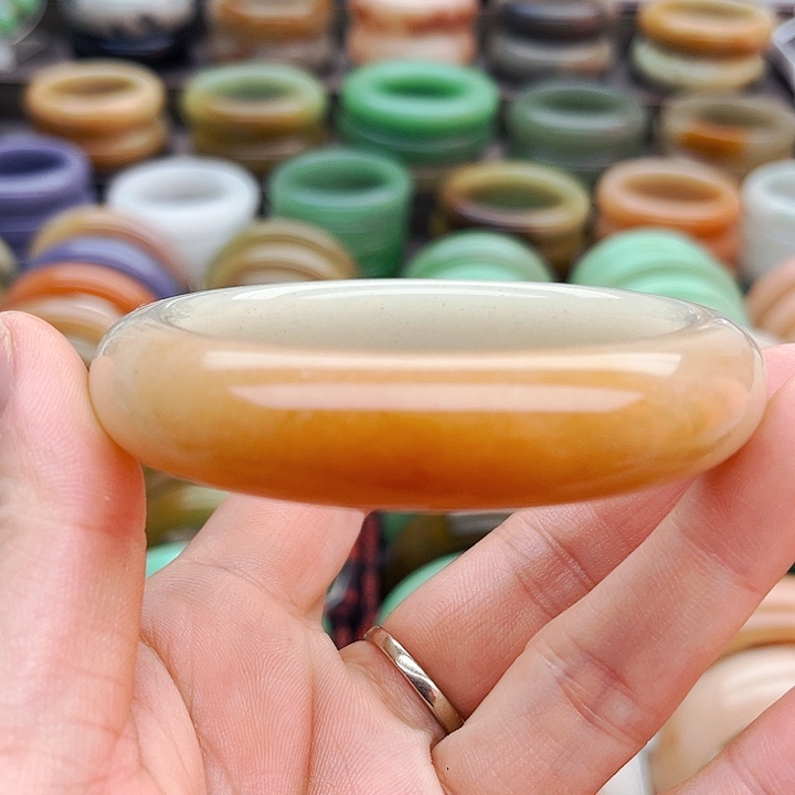 未镶嵌手镯（圆镯）石英质玉