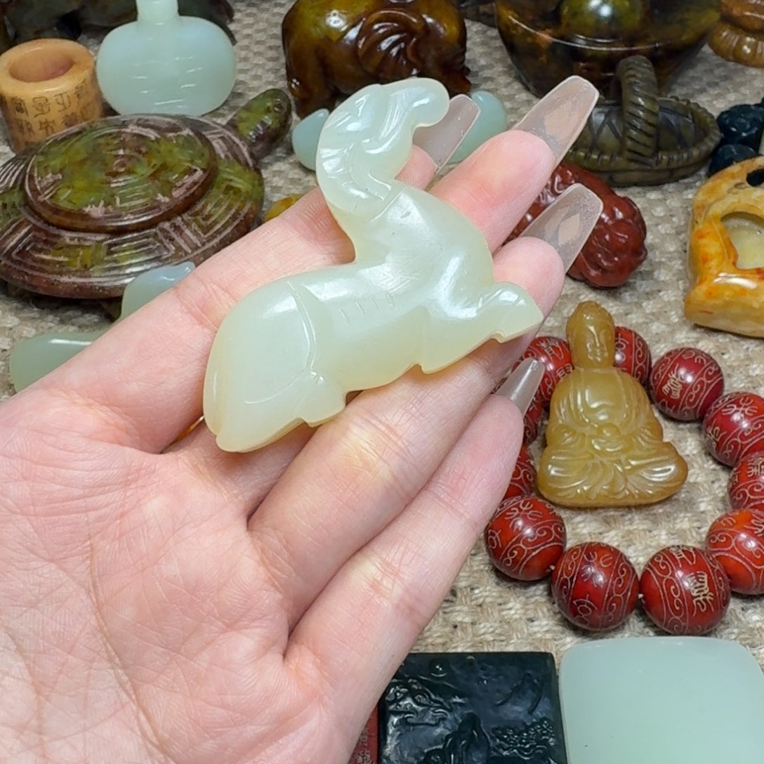 蛇纹石玉未镶嵌颈饰
