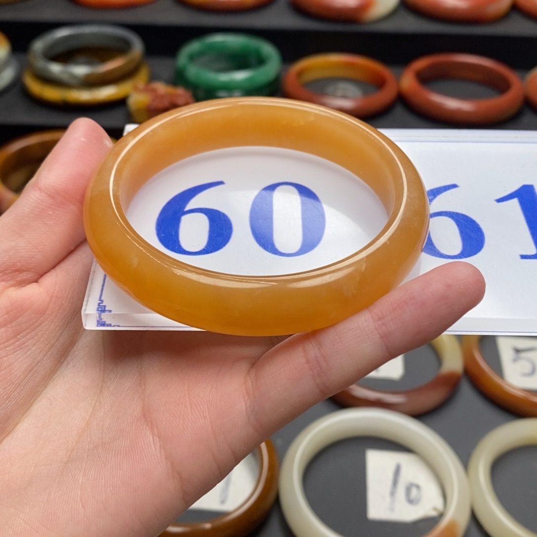 石英质玉（黄龙玉）手镯微瑕未镶嵌