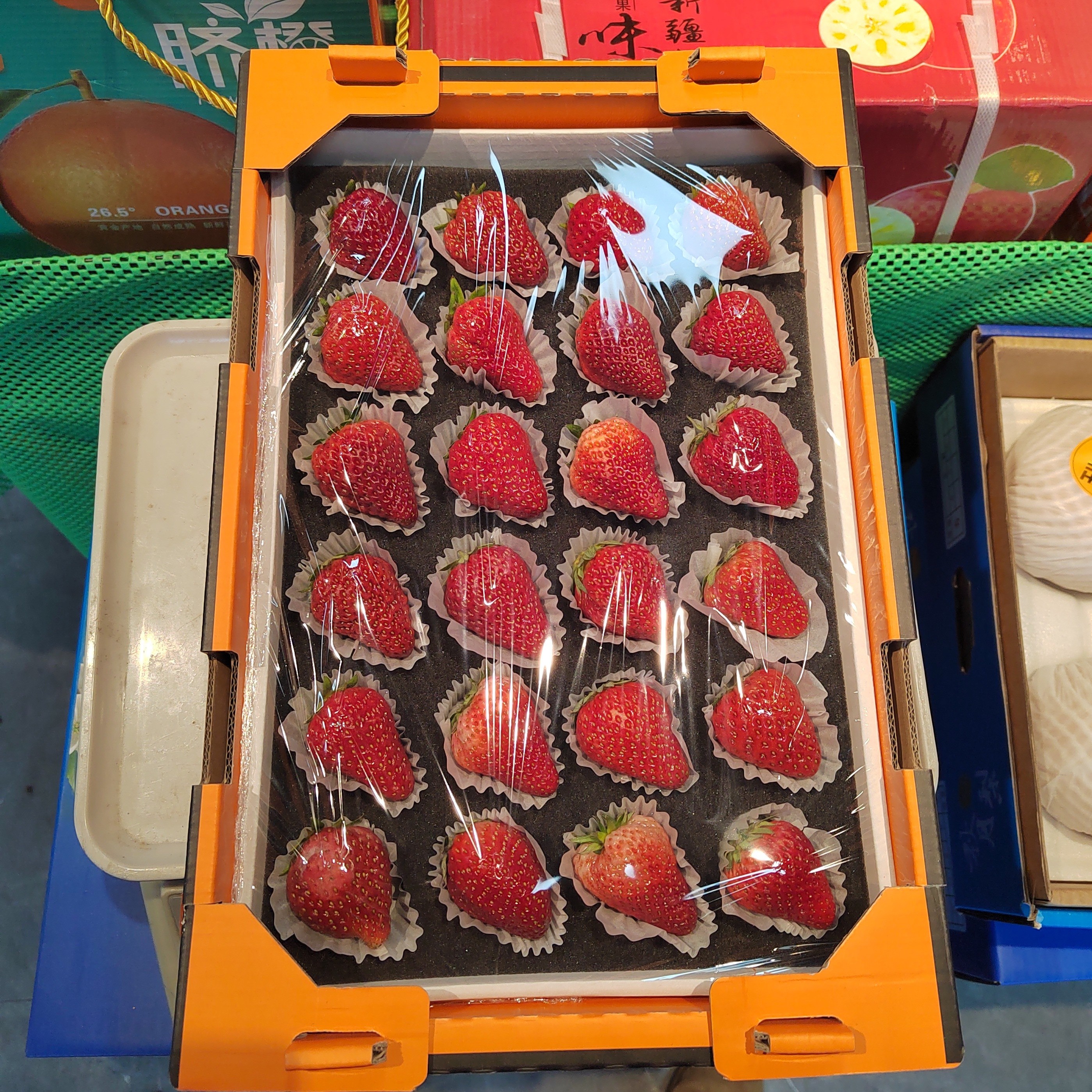 橙色礼盒九九草莓毛重1.6斤