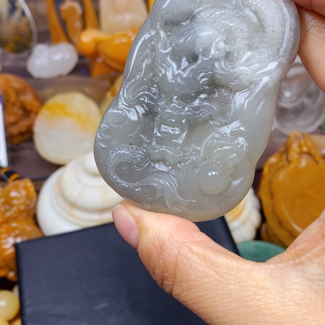 石英质玉（黄龙玉）颈饰未镶嵌