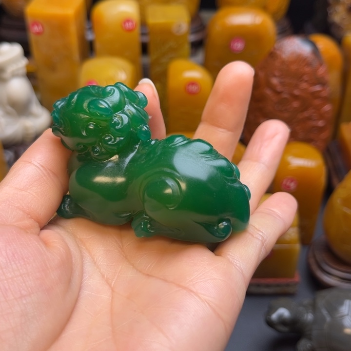 寿山石印石秦***击题材：工艺品