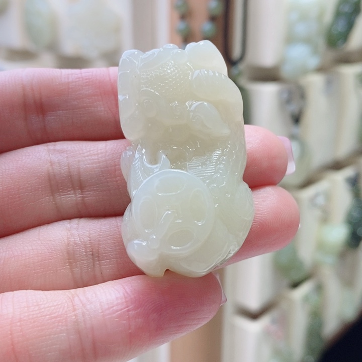 信***念和田玉未镶嵌颈饰