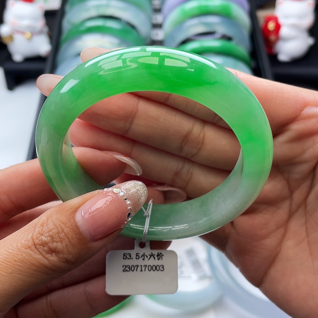 翡翠手镯未镶嵌53.8圈