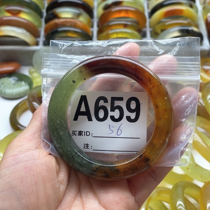 蛇纹石玉手镯未镶嵌