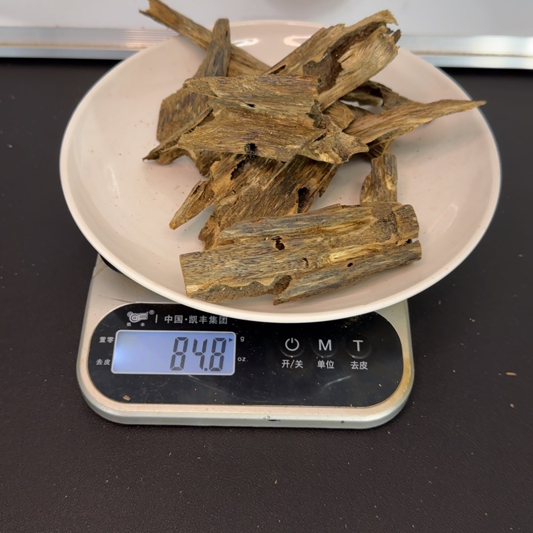 沉香碎屑沉香驼背黑奇虫眼