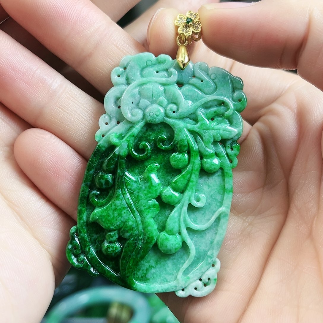 翡翠颈饰未镶嵌吊坠