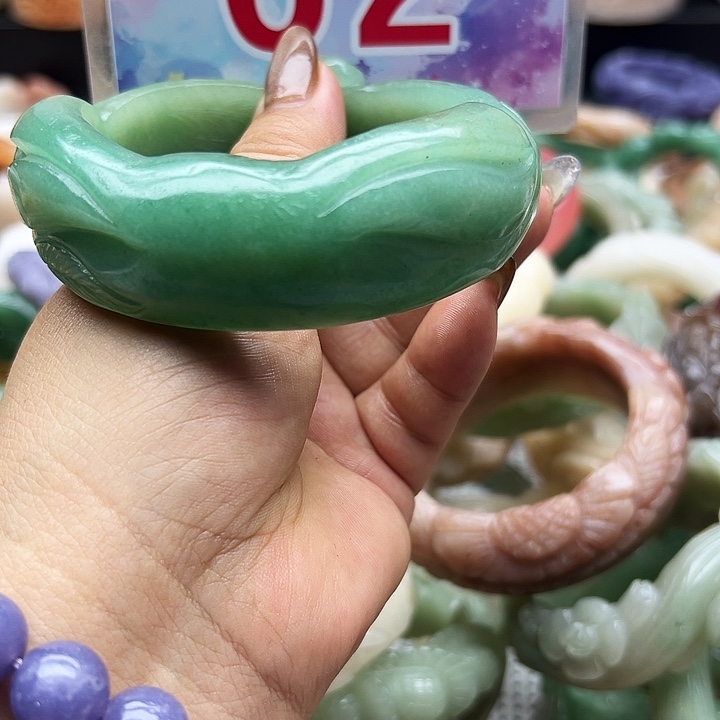 未镶嵌手镯石英岩玉