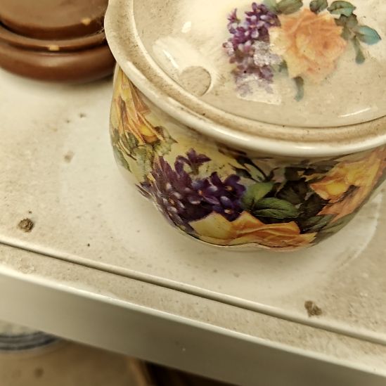 绿泥盘子碗茶壶啥都有