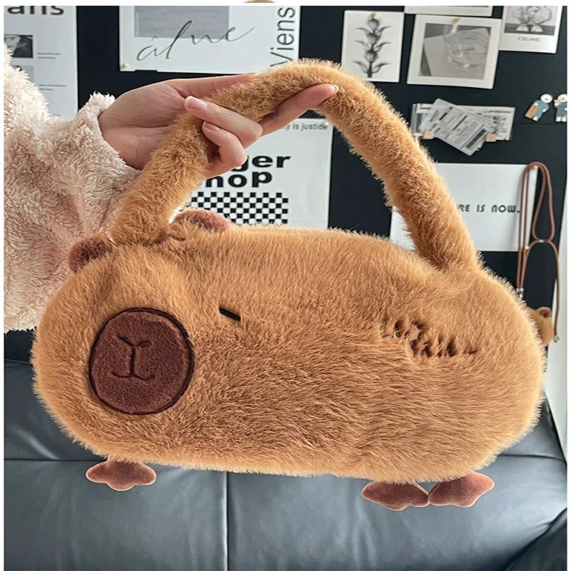 可爱毛绒水豚包新款小众设计卡皮巴拉卡通玩偶包公仔手提小包包