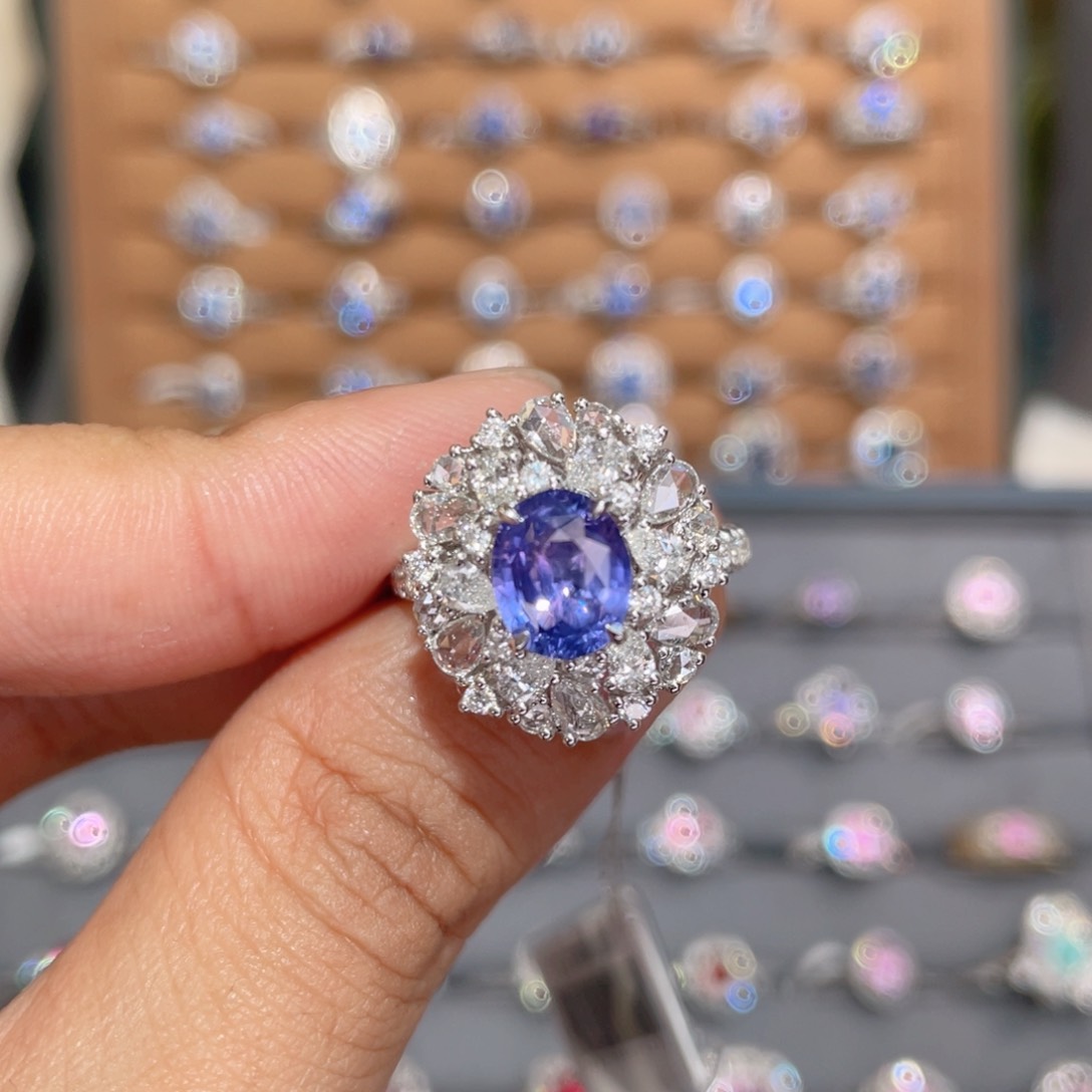 彩色蓝宝石戒指18K金镶嵌2.05ct 无烧紫