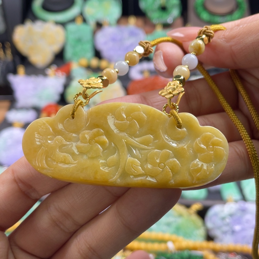 翡翠未镶嵌颈饰待编织