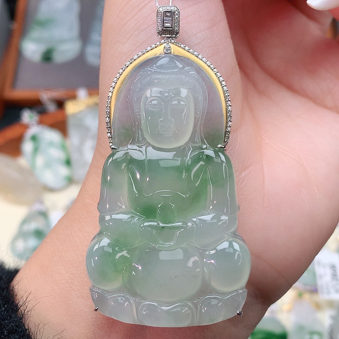 颈饰18K金镶嵌翡翠观音
