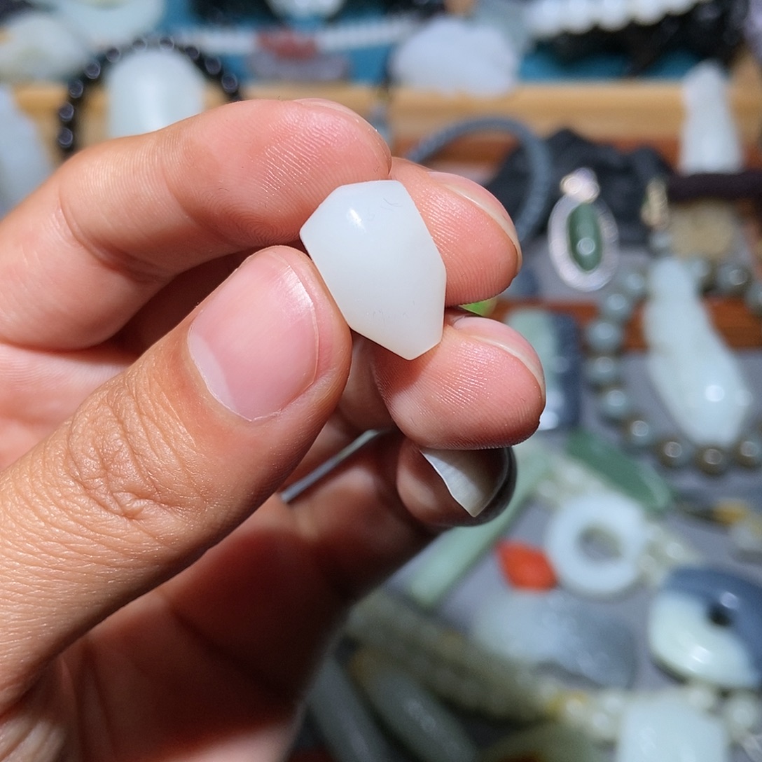 饮***机和田玉未镶嵌颈饰