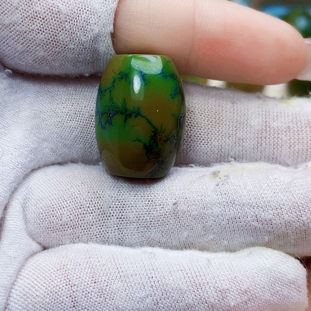 绿松石未镶嵌饰品