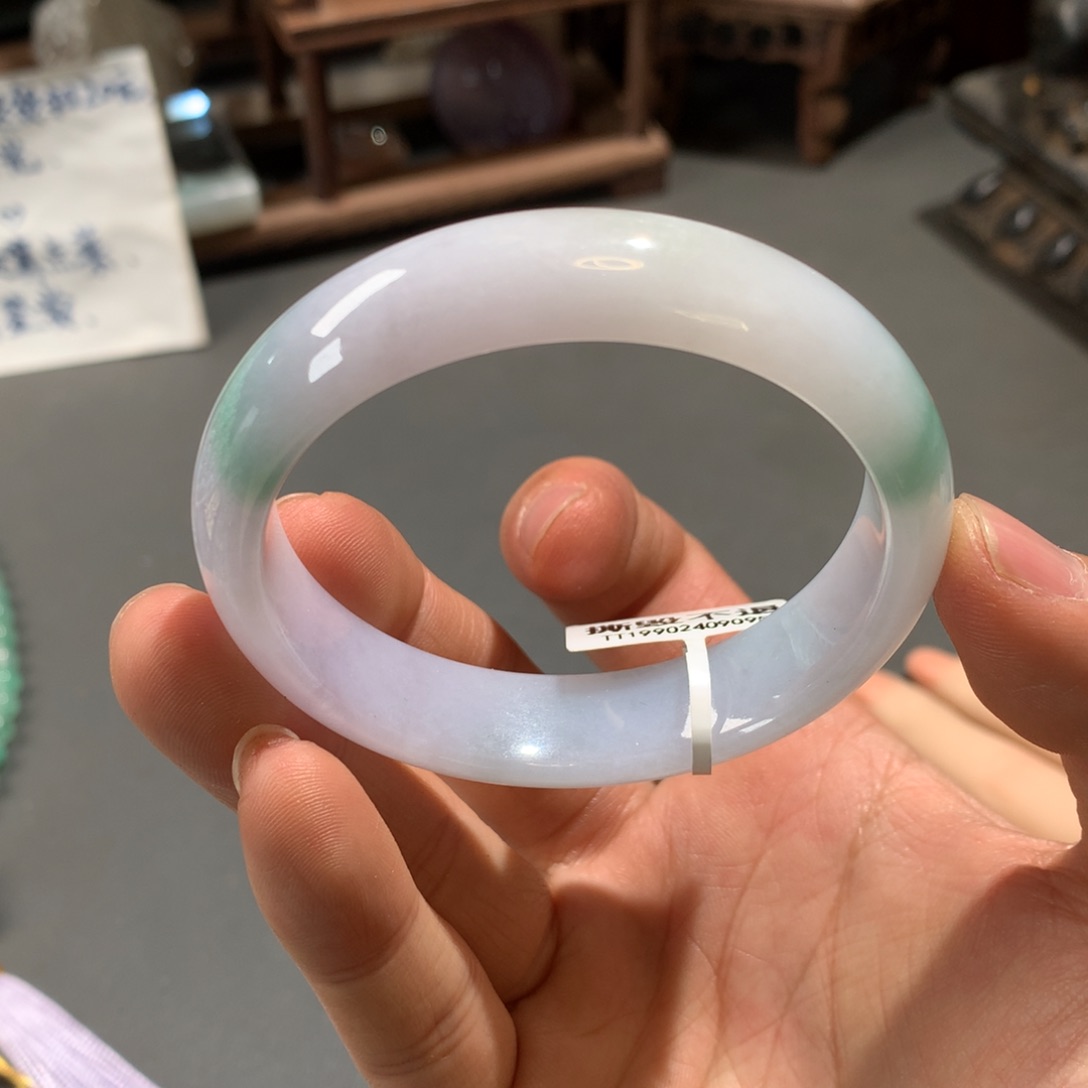 翡翠手镯未镶嵌55圈口