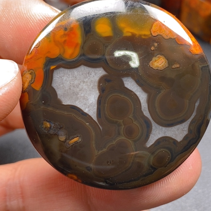 玛瑙/玉髓颈饰未镶嵌荷**色