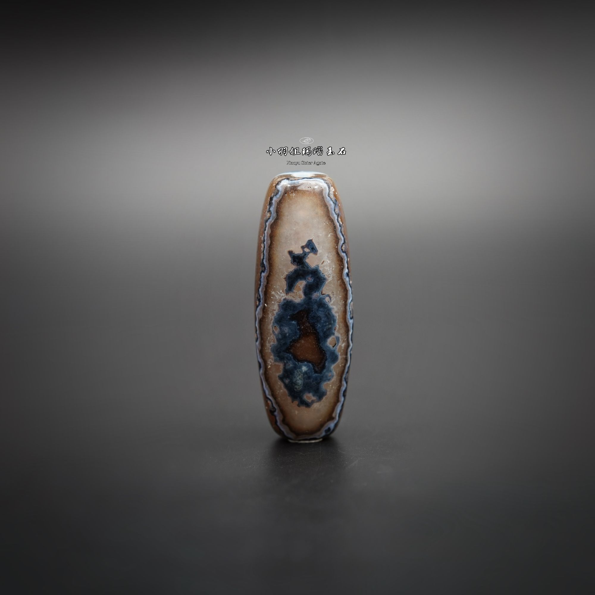 缠丝玛瑙蓝沁冰晶眼玛瑙勒子 尺寸 44.4*16.4