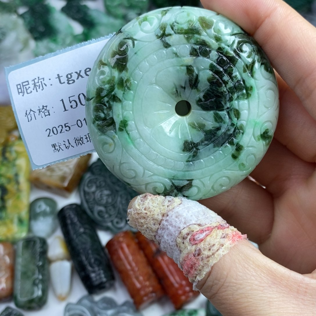 翡翠颈饰未镶嵌t****3吊坠