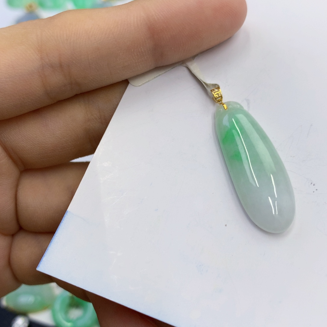 翡翠18K金镶嵌颈饰翡翠