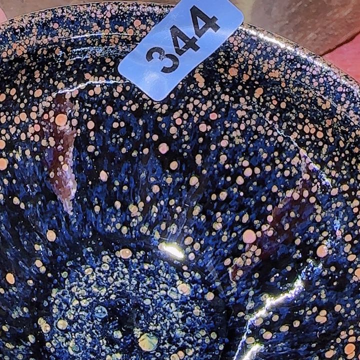 茶盏一直是在努力工作挣钱不赚钱