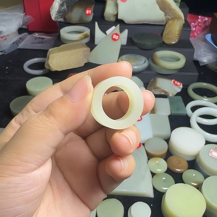 暖****未镶嵌和田玉（糖玉）珠宝半成品