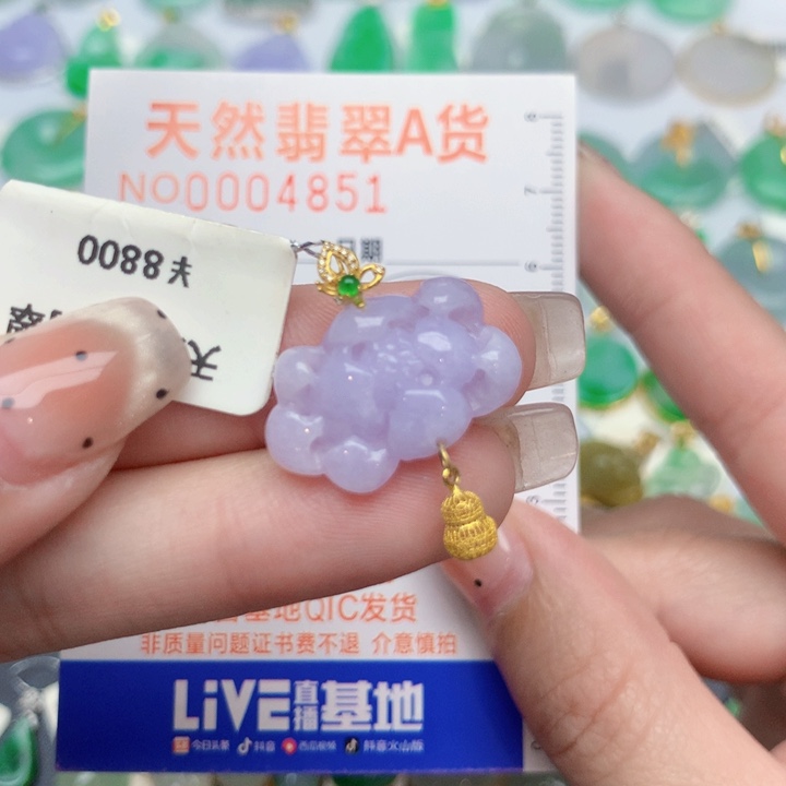 翡翠18K金镶嵌颈饰莲花