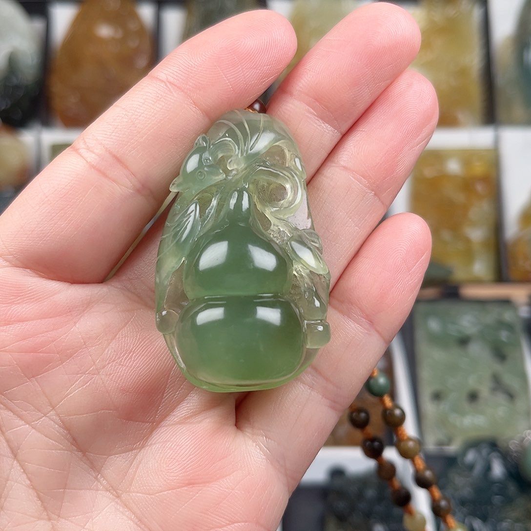 蛇纹石玉未镶嵌颈饰