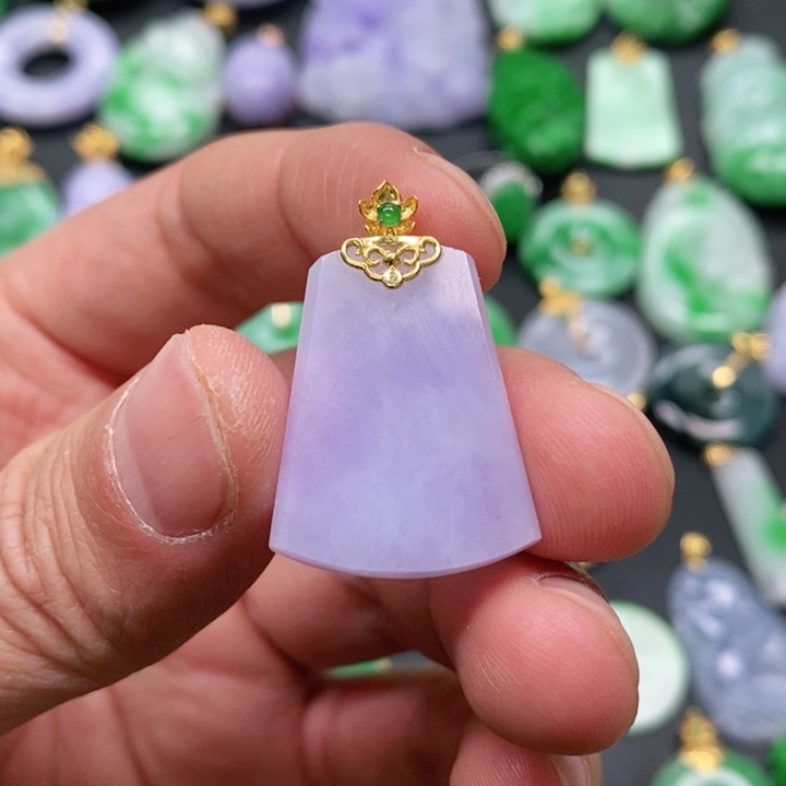 翡翠颈饰未镶嵌吊坠