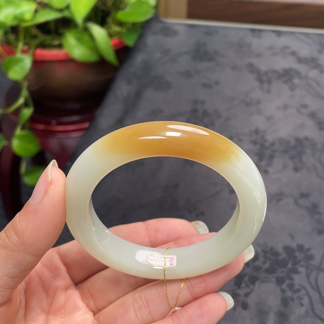 和田玉未镶嵌手镯-且末一口糖