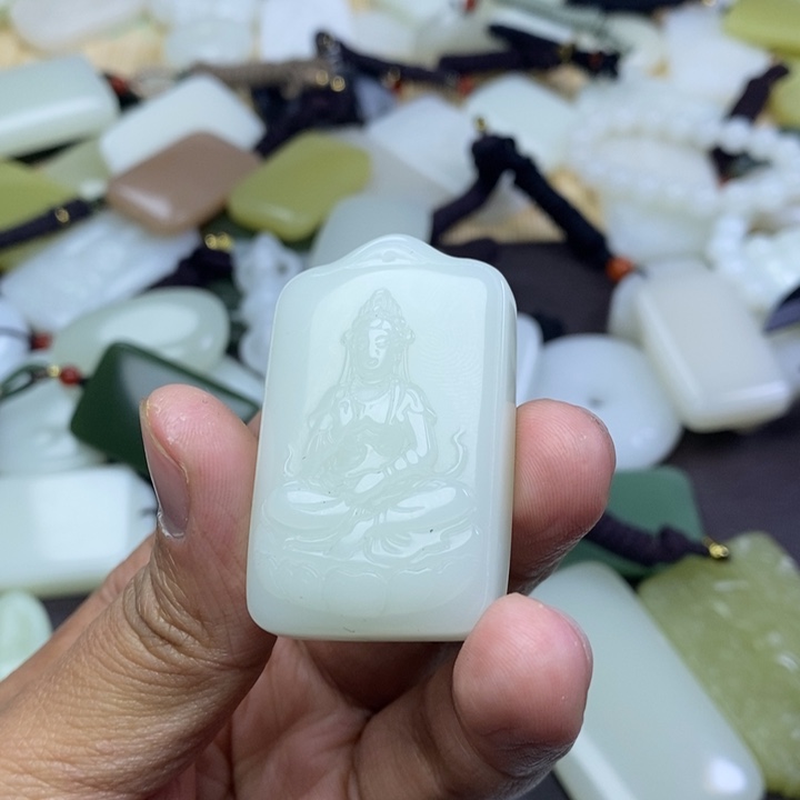 无***限和田玉未镶嵌颈饰