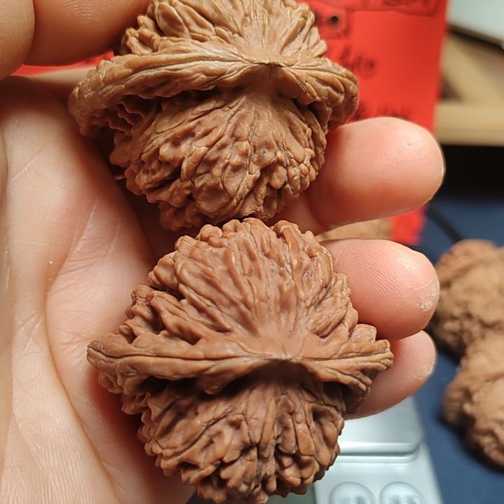 文玩核桃把件45的四座楼（尖微裂）
