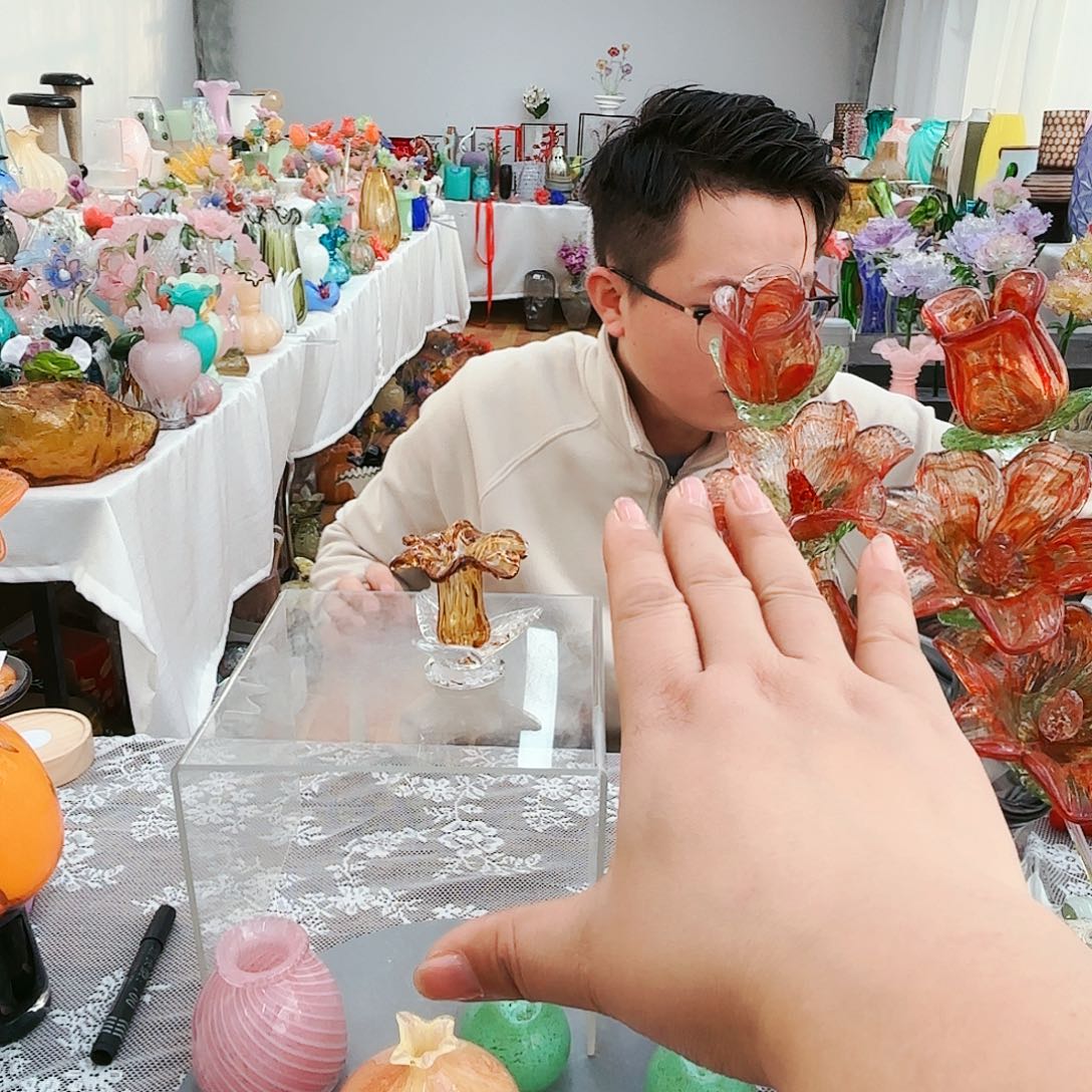 一对福利不退不换琉璃花瓶艺术品